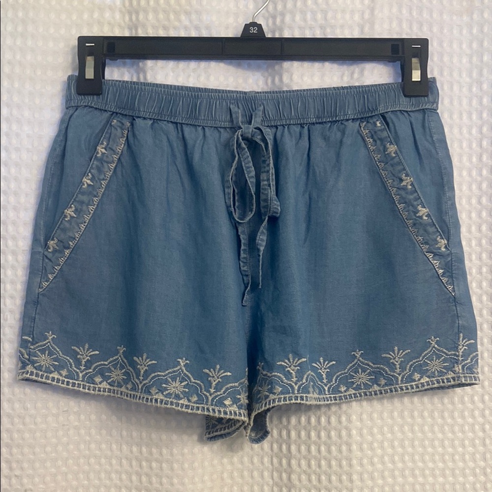Papaya Elastic Waist Embroidered Shorts